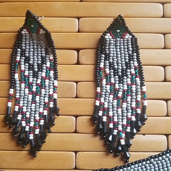 Handmade bib necklace with earrings - Picture 3 of 3